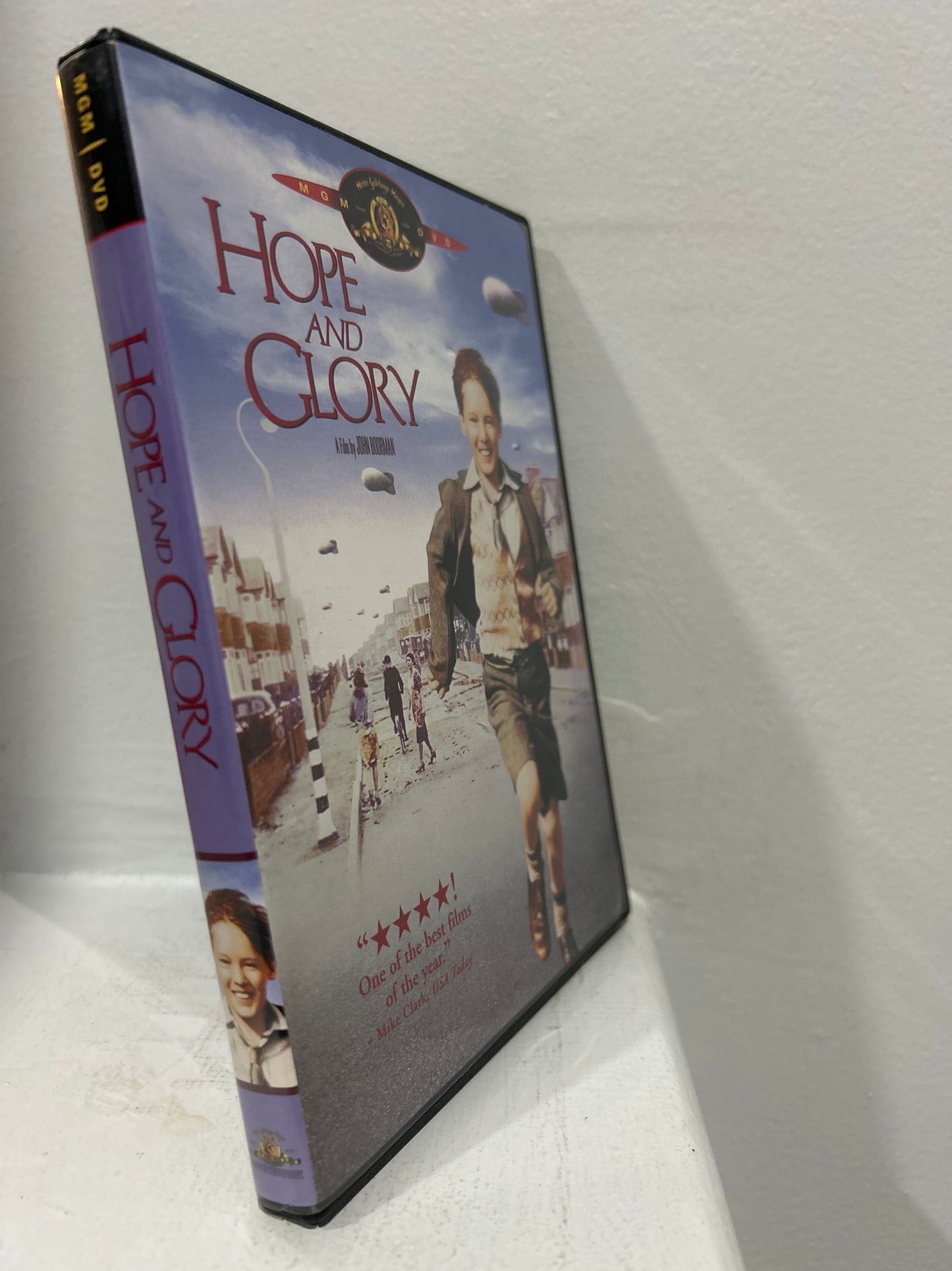 Hope and Glory (1987)