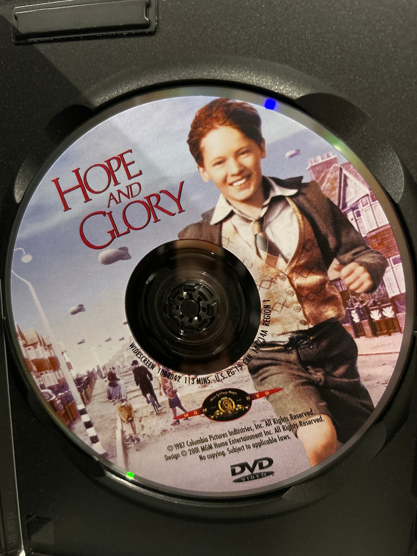 Hope and Glory (1987)