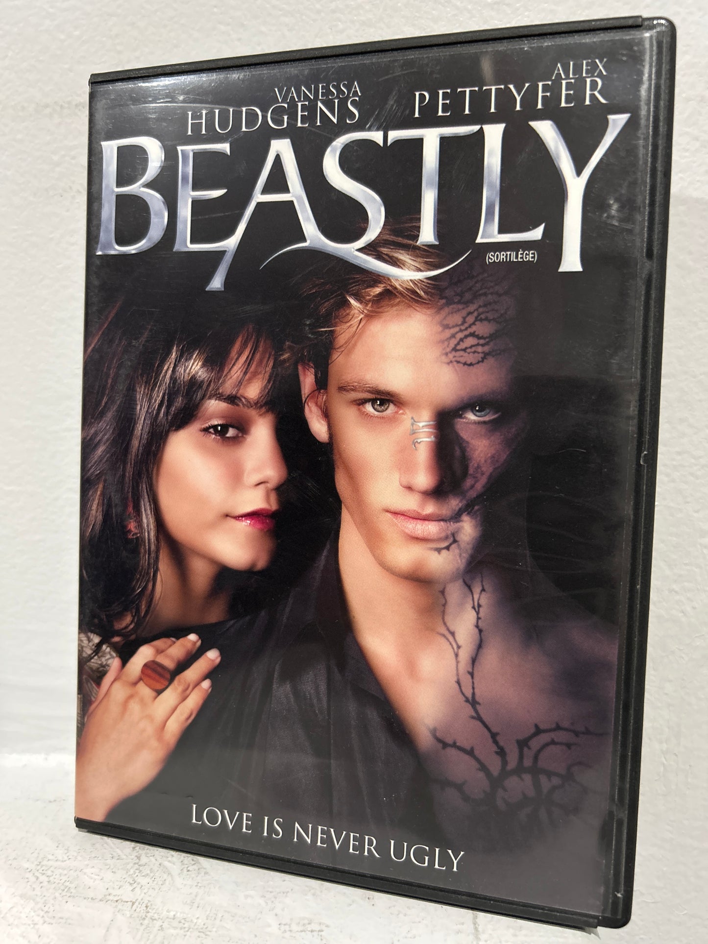 Beastly (2011)